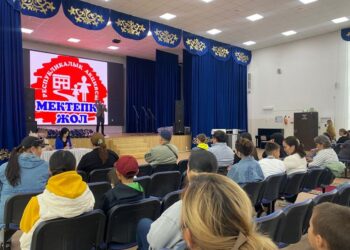 «Мектепке жол»: елордада 5 мыңнан астам балаға мектепке қажет заттар берілді