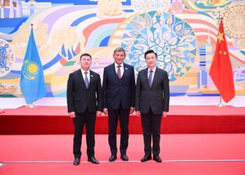 Сенаторлар Қытайдың Қазақстандағы Елшісімен кездесті