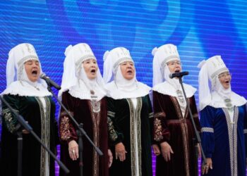 Астаналық 100 өнерпаз зейнеткер этноауылда өнер көрсетті