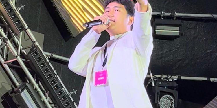 Таза қала: танымал әнші Jazzdauren астаналықтарға сахна төрінен үндеу жасады