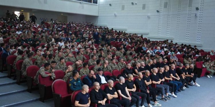 Астанада әскерге шақырылғандар борышын өтуге салтанатты түрде аттанды