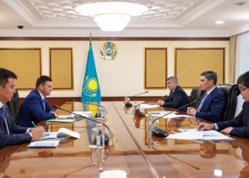 Олжас Бектенов ЕАДБ басшысы Николай Подгузовпен ірі инфрақұрылымдық жобаларды іске асыру мәселесін талқылады