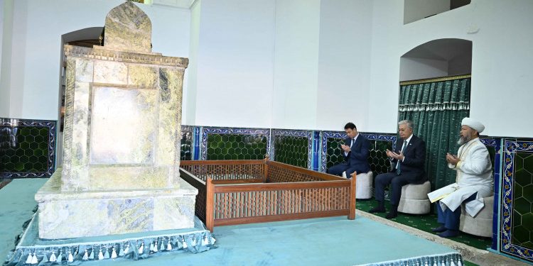 Қасым-Жомарт Тоқаев Қожа Ахмет Ясауи кесенесіне зиярат етті
