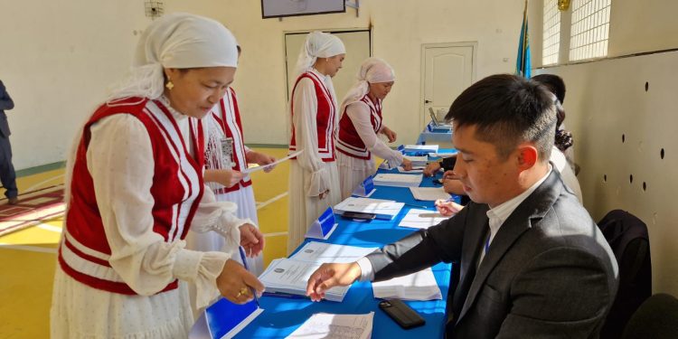 Маңғыстауда татулығы жарасқан тоғыз келін дауыс берді