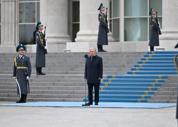 Президент Мемлекеттік ту көтеру рәсіміне қатысты