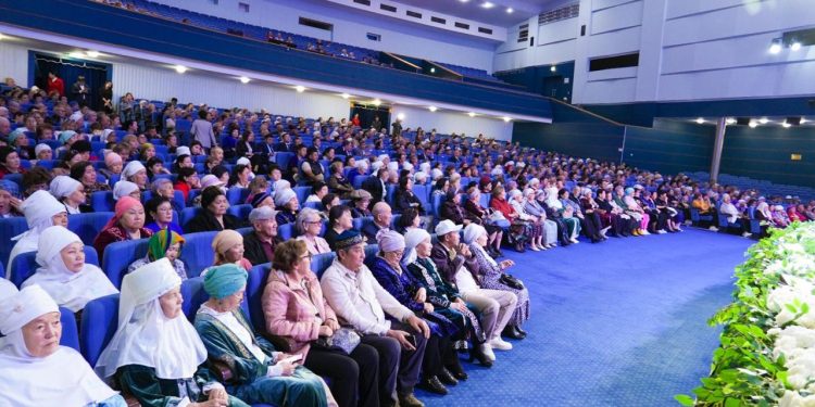 Өнер майталмандарының концерті: Астанада қарияларға зор ілтипат көрсетілді