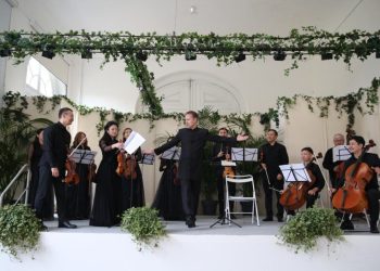 Француз көрермендеріне «Көшпенділер әуендері» бағдарламасын ұсынды