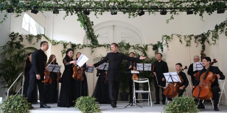 Француз көрермендеріне «Көшпенділер әуендері» бағдарламасын ұсынды