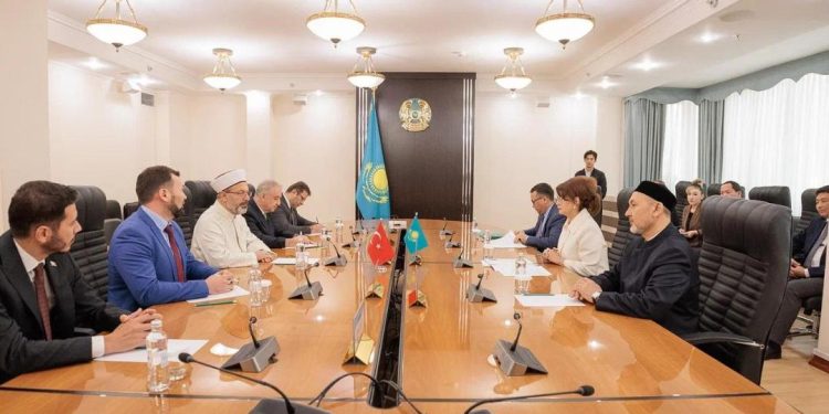 Аида Балаева Түркия Дін істері басқармасының төрағасы Әли Ербашпен кездесу өткізді