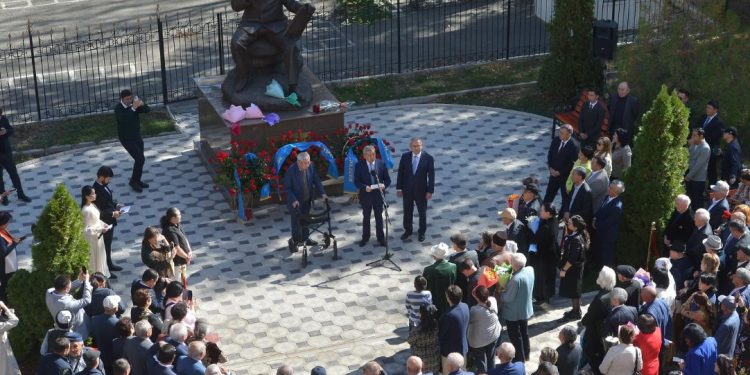 Талдықорған қаласында Қазақстанның Халық суретшісі Әбілхан Қастеевтің ескерткіші орнатылды