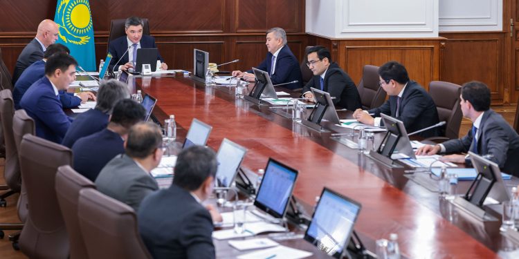 Олжас Бектенов экспортқа бағытталған бизнес өндірістерді мемлекеттік қолдау шаралары бойынша кеңес өткізді