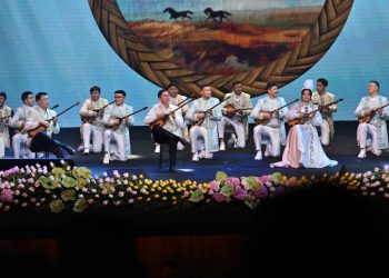 Мемлекет басшысы Республика күніне арналған мерекелік концертті тамашалады