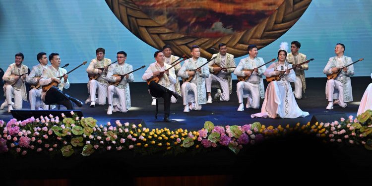 Мемлекет басшысы Республика күніне арналған мерекелік концертті тамашалады