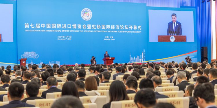 Олжас Бектенов Шанхайда өткен VII Қытай халықаралық импорт көрмесінің ашылуына қатысты