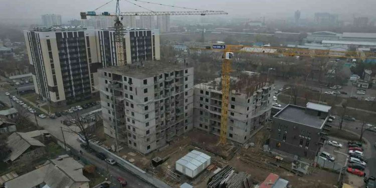 Алматыда тозығы жеткен 34 көпқабатты үй бұзылды