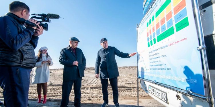 Жетісу облысында 30 жылдай жөнделмеген шалғайдағы ауылға апаратын жол жасалды