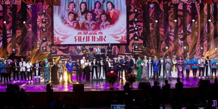 «Яшлык» ансамблі 50 жылдық мерейтойын атап өтті
