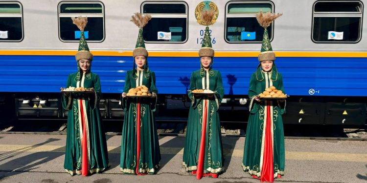 Jibek Joly туры қандай көрікті жерлерге барады?