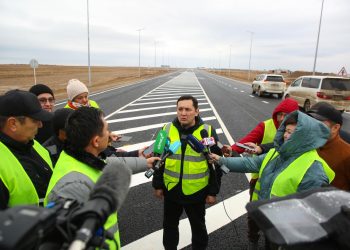«Қызылорда-Жезқазған» автожолы: үш учаскіде асфальт төсеу жұмыстары аяқталуға жақын.