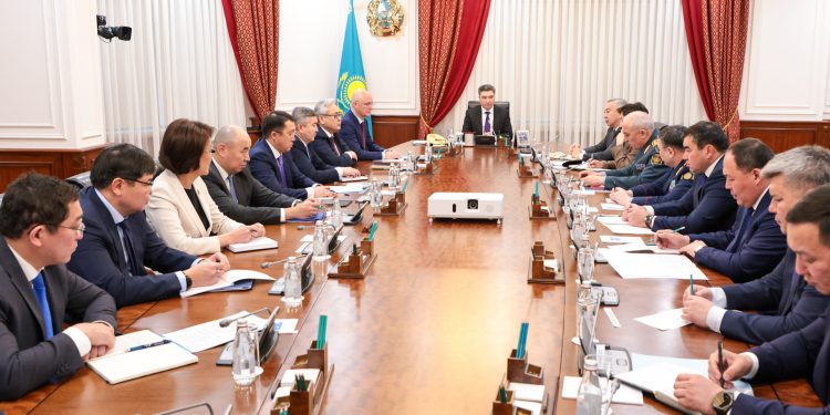 Бектенов Украина төңірегіндегі жағдайға байланысты жедел кеңес өткізді