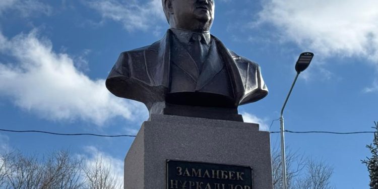 Бұл ескерткіш – халқымыздың қайраткерге деген шынайы құрметінің белгісі