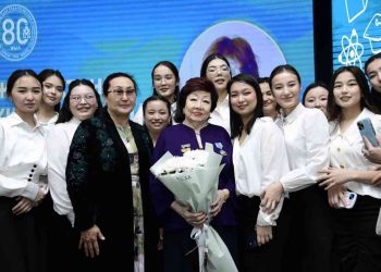 Мен барша қазақ қыздарына сәттілік пен бақыт тілеймін