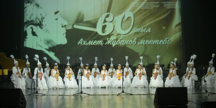 Қазақ музыкалық мектеп-интернатының ашылғанына 60 жыл толды