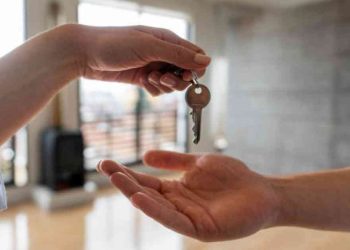 Үй алуға көмектесемін деген желеумен азаматтарды алдаған