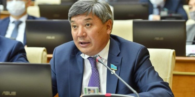 Қатаң сүзгінің жоқтығынан қазақтың көркем де шұрайлы тілі күйреп жатыр