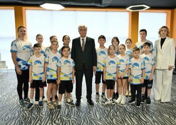 Мемлекет басшысы QazSwimAcademy спорт орталығының жұмысымен танысты