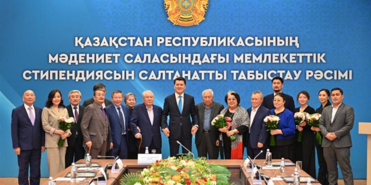 Мәдениет және өнер қайраткерлеріне мәдениет саласындағы мемлекеттік стипендияны табыс етті