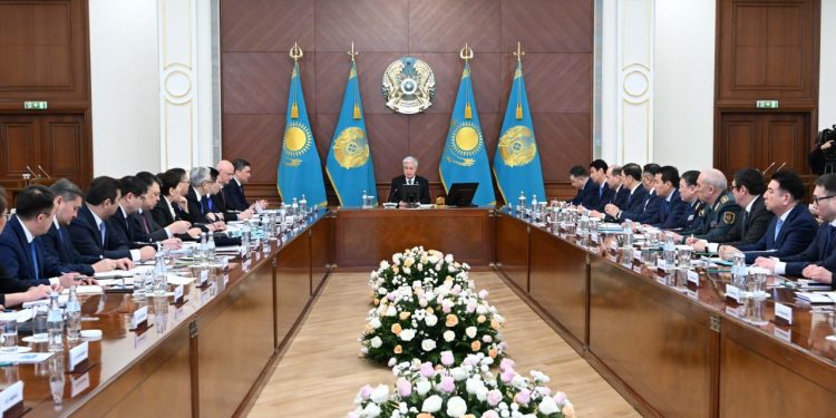 Жаһандық үдерістер, ең алдымен, еліміздің экономикалық ахуалына әсерін тигізетіні анық