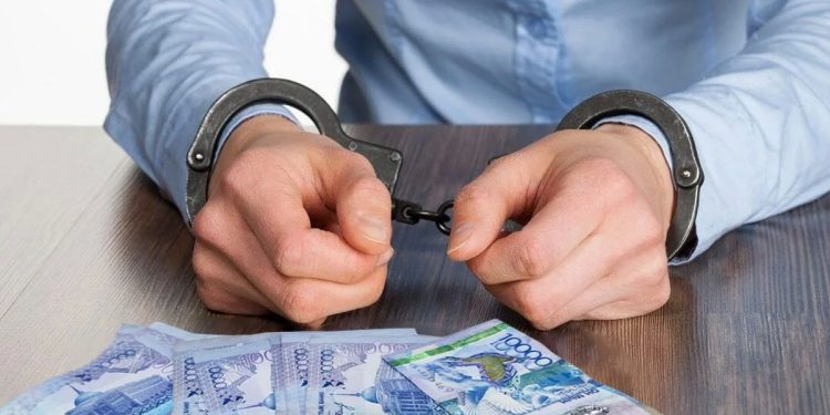 Ақша бопсалаған екі блогер қылмыс үстінде ұсталды