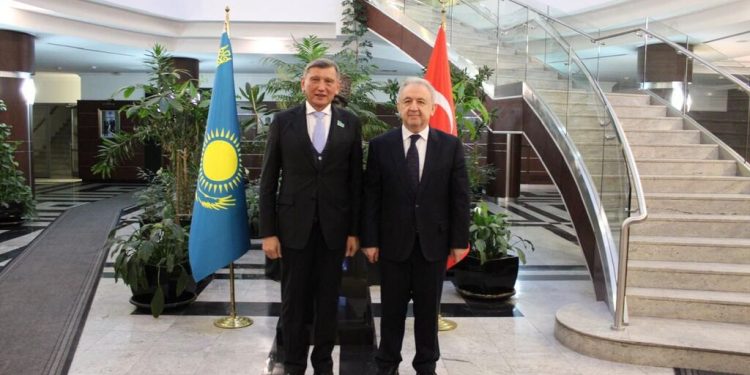 Тарих пен тілді зерттеуге деген өзара ынта-ықылас аса маңызды екені даусыз