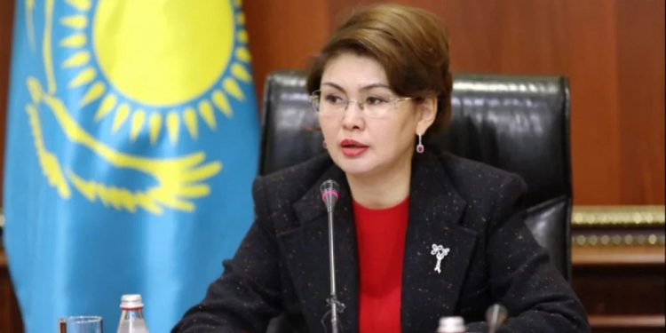 Расталмаған ақпараттың таралуына жол бермеуге және заңға қайшы контентті жоюға шақырамын