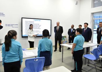 Мемлекет басшысы KIS Astana халықаралық мектебін аралап көрді