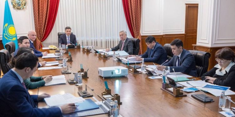 Олжас Бектенов тұрғын үй құрылысын одан әрі дамыту және баспана қолжетімділігін арттыру мәселелері бойынша кеңес өткізді