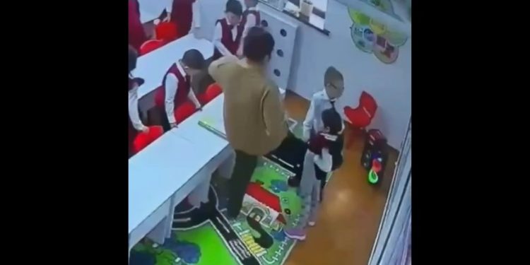 Тәрбиеші еңбек заңнамасына сәйкес дереу жұмыстан шығарылған