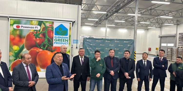 Депутаттар Алматы облысындағы жылыжайды аралады