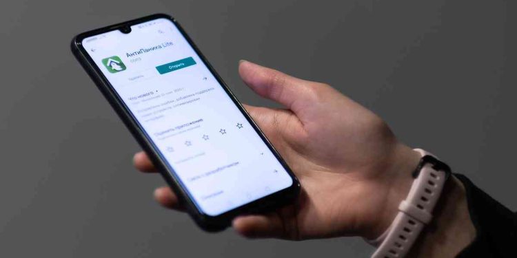 Ұялы телефонға кез келген бағдарламаларды орната берудің қажеті жоқ