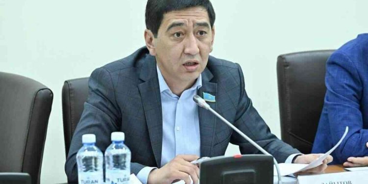 Р. Зайытов азаматтардың шоттарының қауіпсіздігін сақтауда банктер еш жауапкершілік алмайтынын сынады