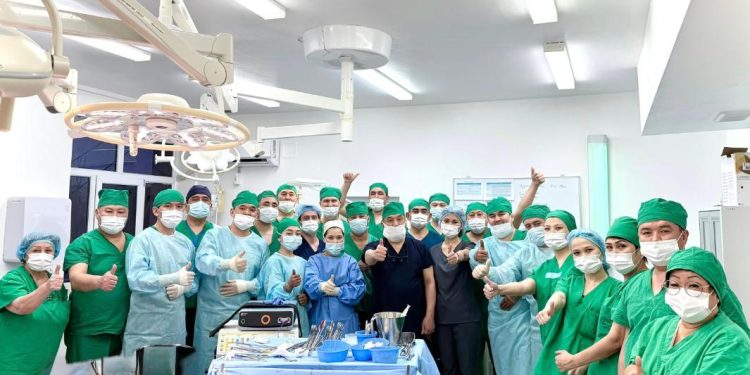 Бұл операция аймақ тарихындағы алғашқы бауыр трансплантациясы болды