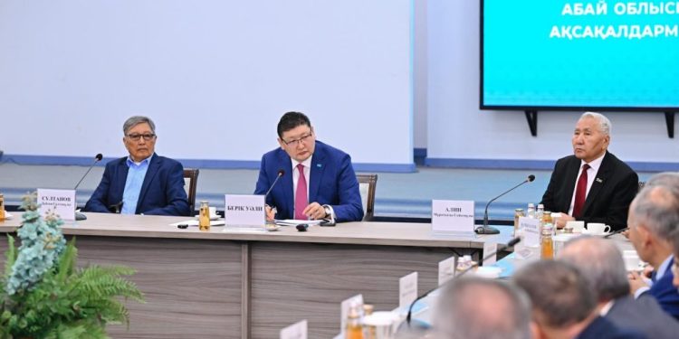 Абай облысының әкімі аймақ зиялыларымен кездесті