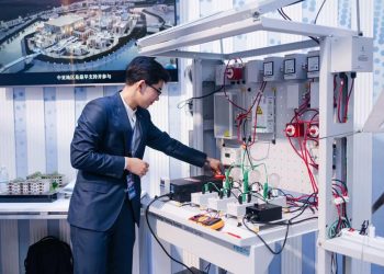 Біз күн панельдерін толықтай өз қолымызбен жасаймыз