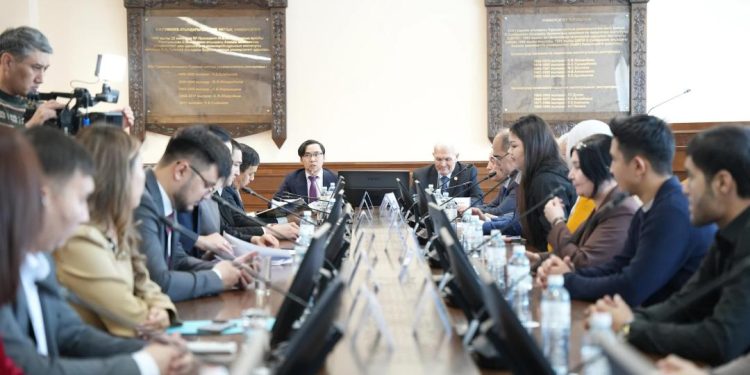 Мемлекеттік Елтаңбасының авторы, сәулетші, профессор Жандарбек Мәлібековпен кездесу өтті