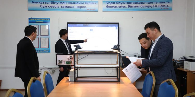 ЯСАУИ УНИВЕРСИТЕТІНІҢ ҒАЛЫМДАРЫ КҮН ЭЛЕКТР СТАНЦИЯСЫН ІСКЕ ҚОСТЫ