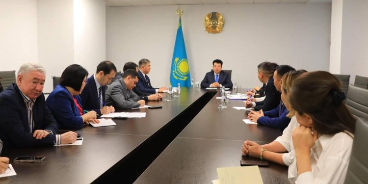 Бұл мектепте қазақ тілі мен әдебиеті тереңдетіліп оқытылады