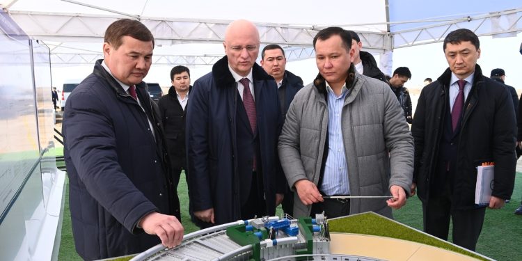 ҚР Премьер-министрінің бірінші орынбасары Роман Скляр заманауи кірпіш зауытының жұмыс барысымен танысты