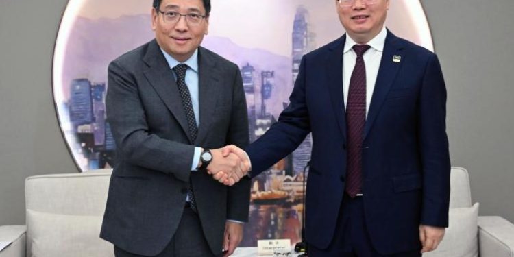 Досаев Шэньжень мэрі Цинь Вэйчжунмен кездесу өткізді