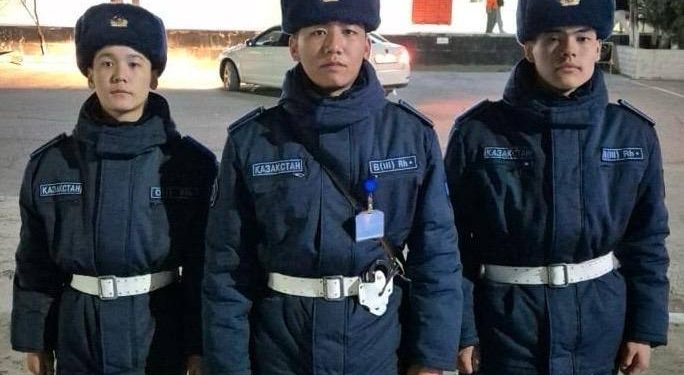 Ақтауда ұландықтар жол апатынан зардап шеккендерге көмектесті